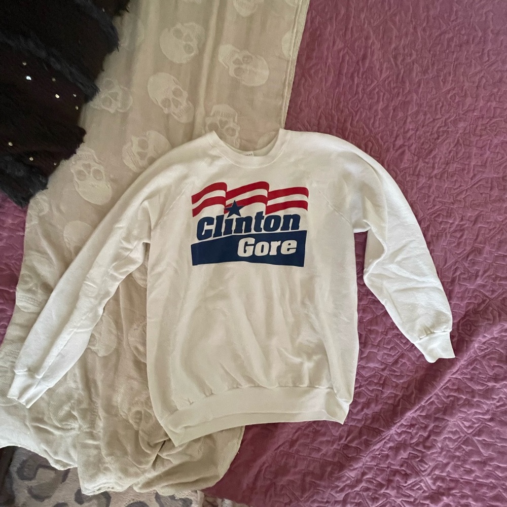 Vintage Clinton gore sweatshirt with no stains. Great condition